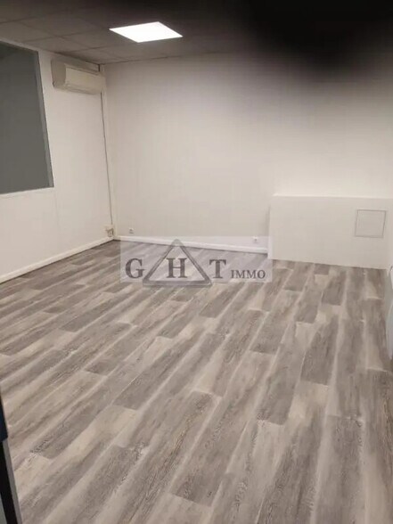 Industrial in Le Val for lease - Interior Photo - Image 3 of 3