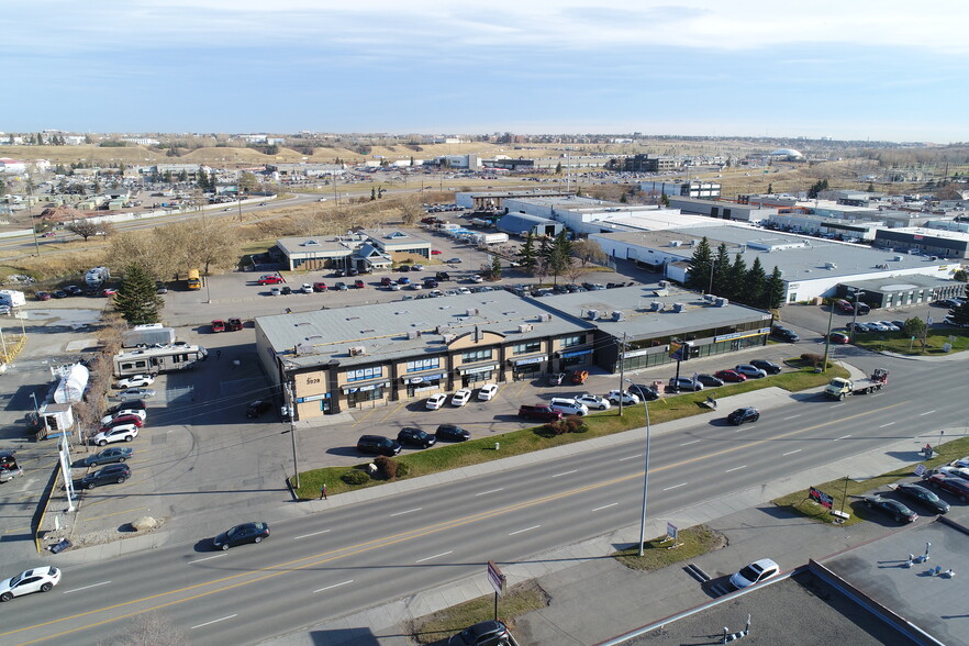 3920-3928 Edmonton Trl NE, Calgary, AB for lease - Building Photo - Image 2 of 7