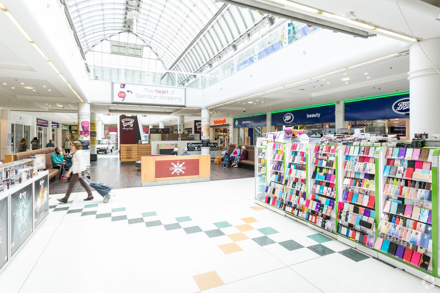 Regent St, Swindon for lease - Interior Photo - Image 3 of 38