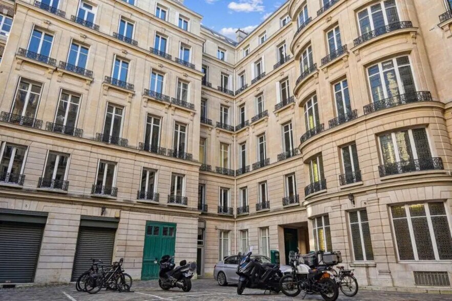 10-12 Avenue De Messine, Paris for lease - Building Photo - Image 2 of 13