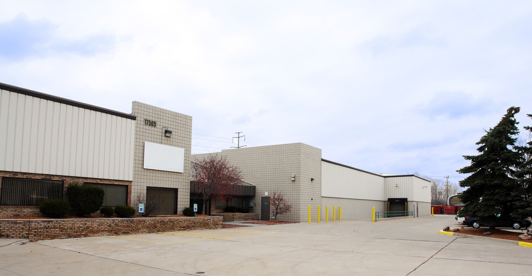 17505-17525 Helro Dr, Fraser, MI for sale Building Photo- Image 1 of 1