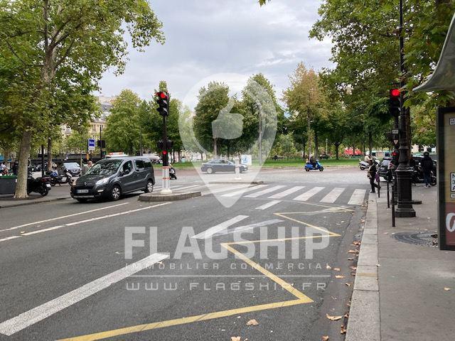 Retail in Paris for lease - Building Photo - Image 2 of 2