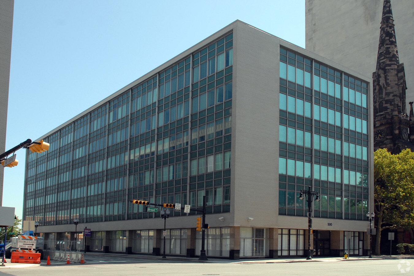 500506 Broad St, Newark, NJ 07102