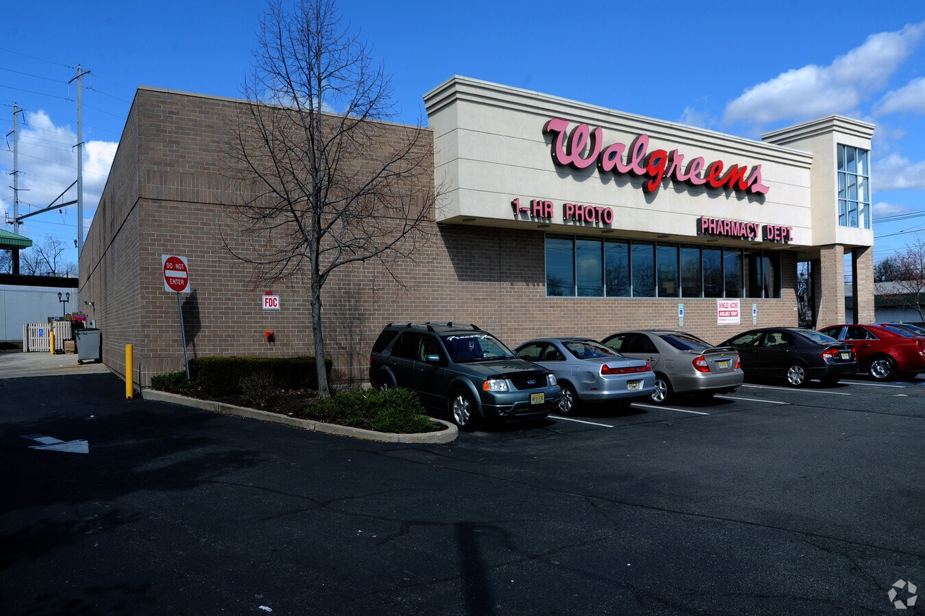 17 Green St, Woodbridge, NJ 07095