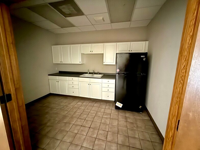 15 NE 20th St, Lawton, OK for lease - Building Photo - Image 2 of 3