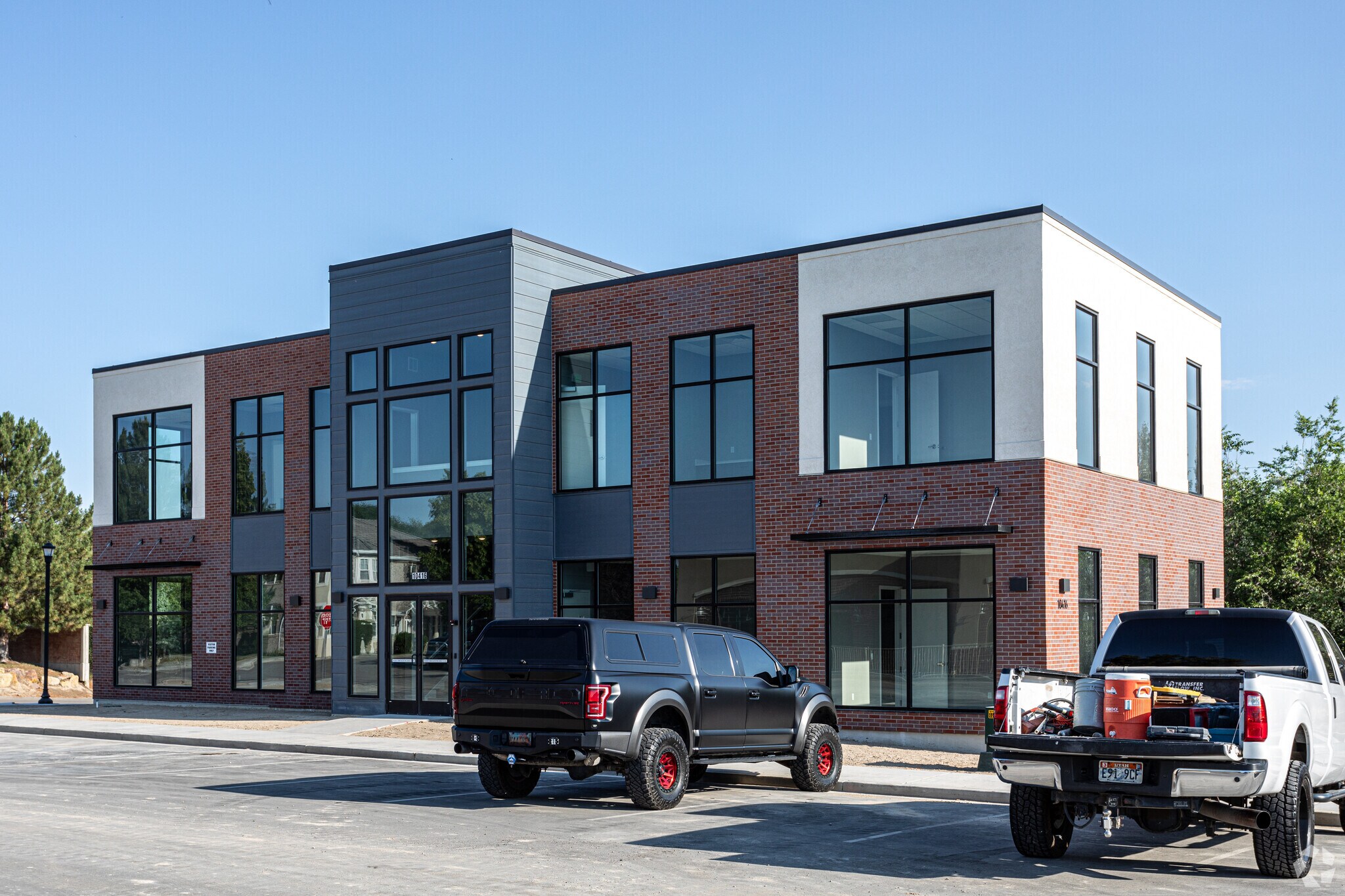 1055 W 10446 S, South Jordan, UT for sale Primary Photo- Image 1 of 1