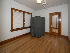 1406-1/2 S 13th St, Omaha, NE for lease Interior Photo- Image 2 of 11