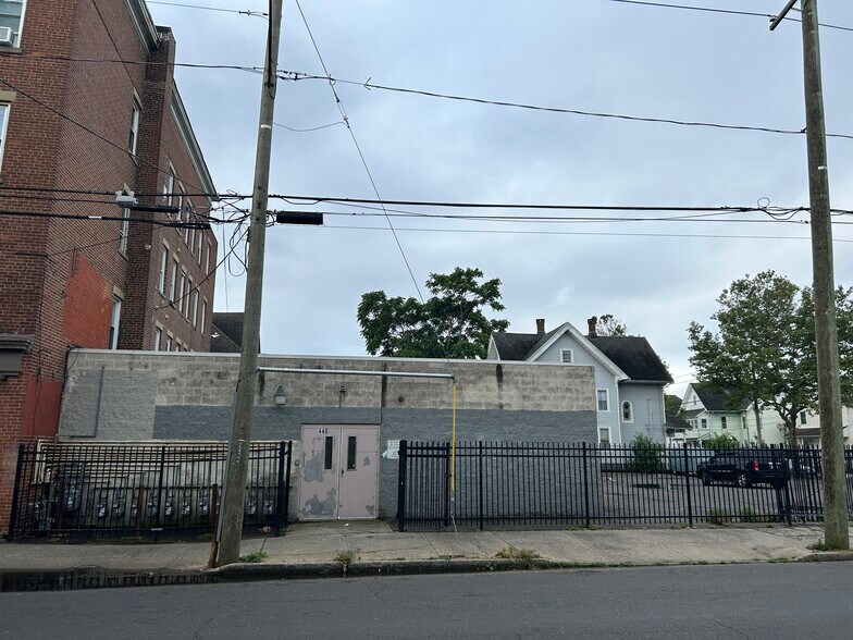 440 Artic Street, Bridgeport, CT 06608 426 Artic Street