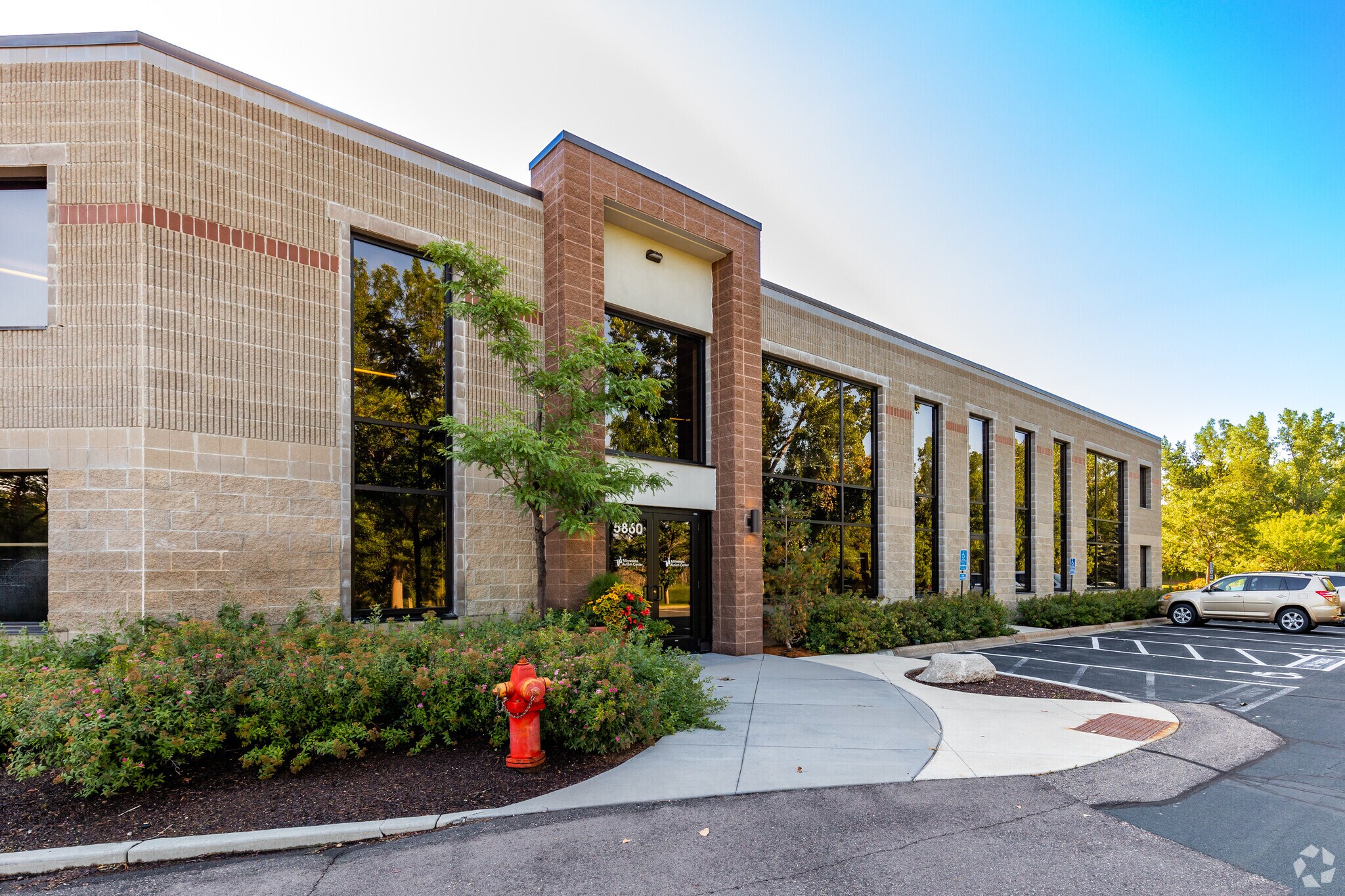 5852-5870 Baker Rd, Minnetonka, MN for sale Primary Photo- Image 1 of 1