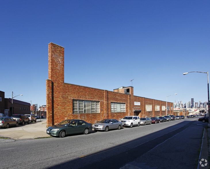 34-24 Hunters Point Ave, Long Island City, NY for sale - Primary Photo - Image 1 of 1