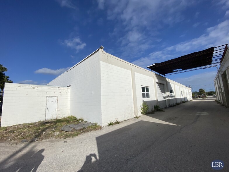 1029 Aurora Rd, Melbourne, FL for lease - Building Photo - Image 1 of 3