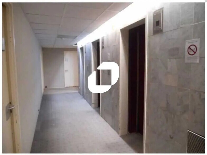 Office in Bordeaux for lease - Building Photo - Image 2 of 5