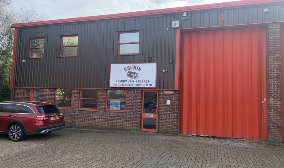 Bedford Rd, Petersfield for sale - Primary Photo - Image 1 of 1