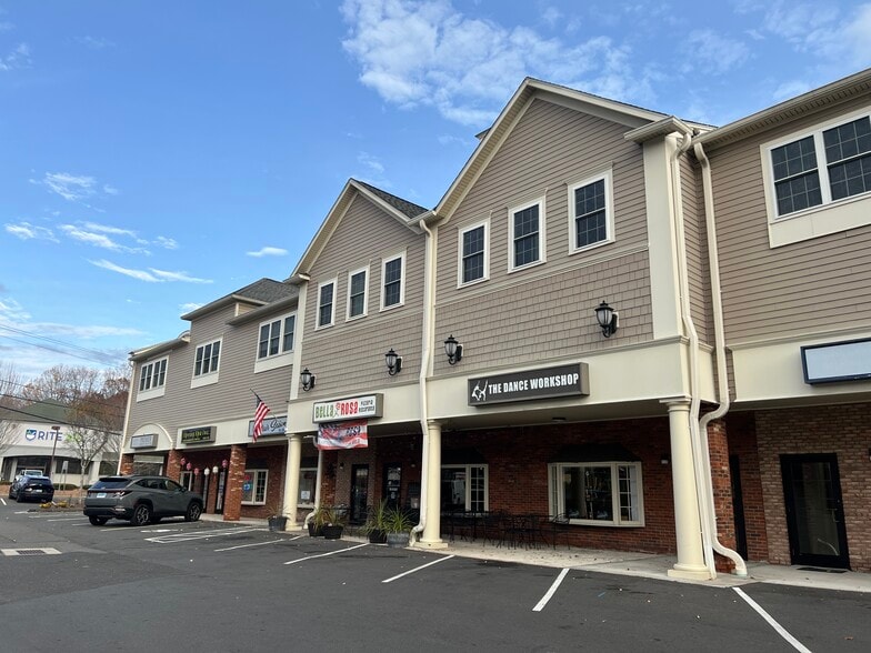 500 Monroe Tpke, Monroe, CT for lease - Building Photo - Image 2 of 5