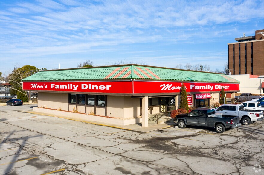 5230 S Yale Ave, Tulsa, OK 74135