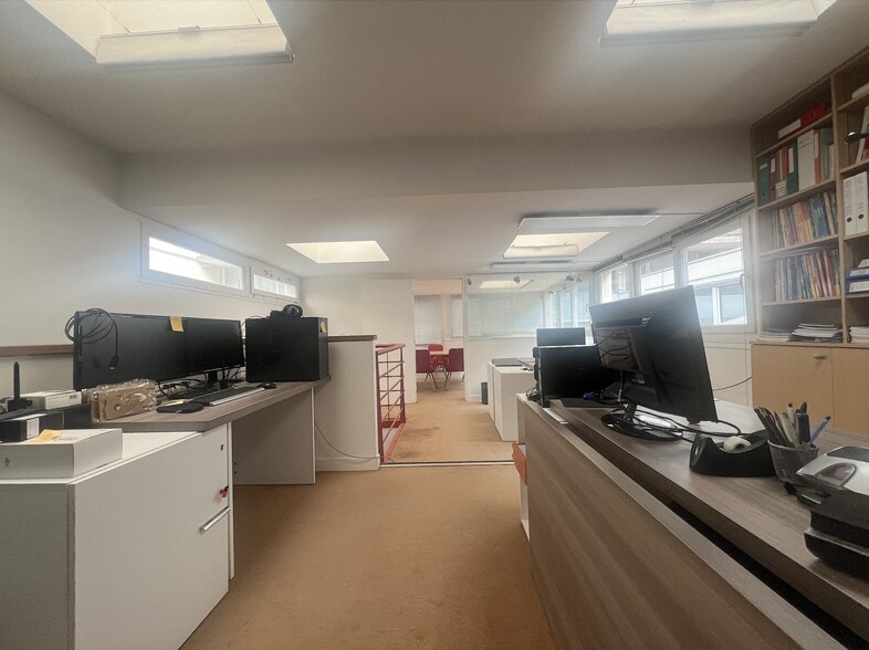 32 Rue Des Volontaires, Paris for sale - Building Photo - Image 3 of 15