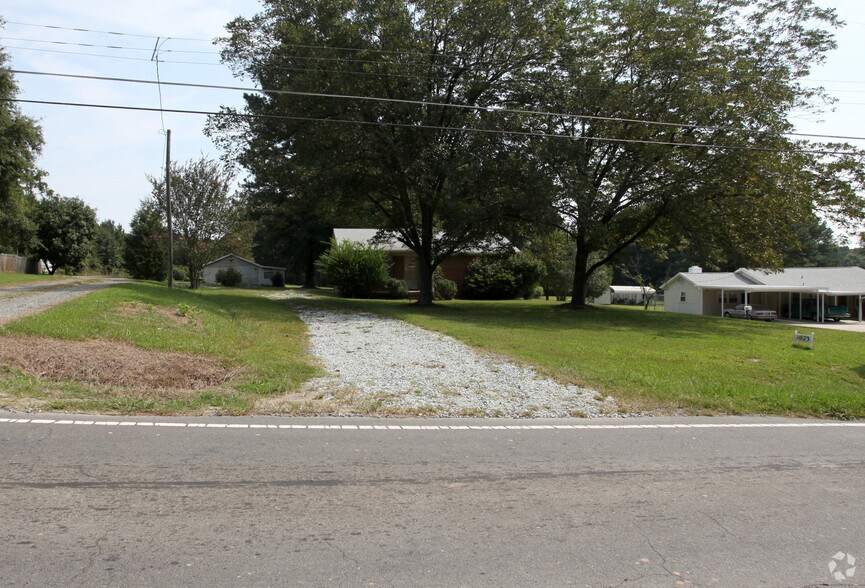 1023 Mineral Springs Rd, Durham, NC 27703