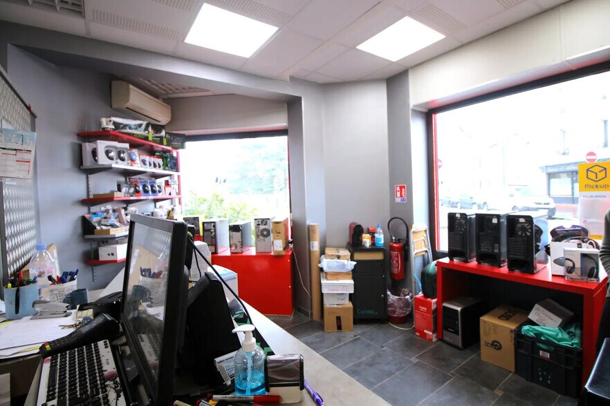 Retail in Saint-Maur-des-Fossés for lease - Building Photo - Image 3 of 8