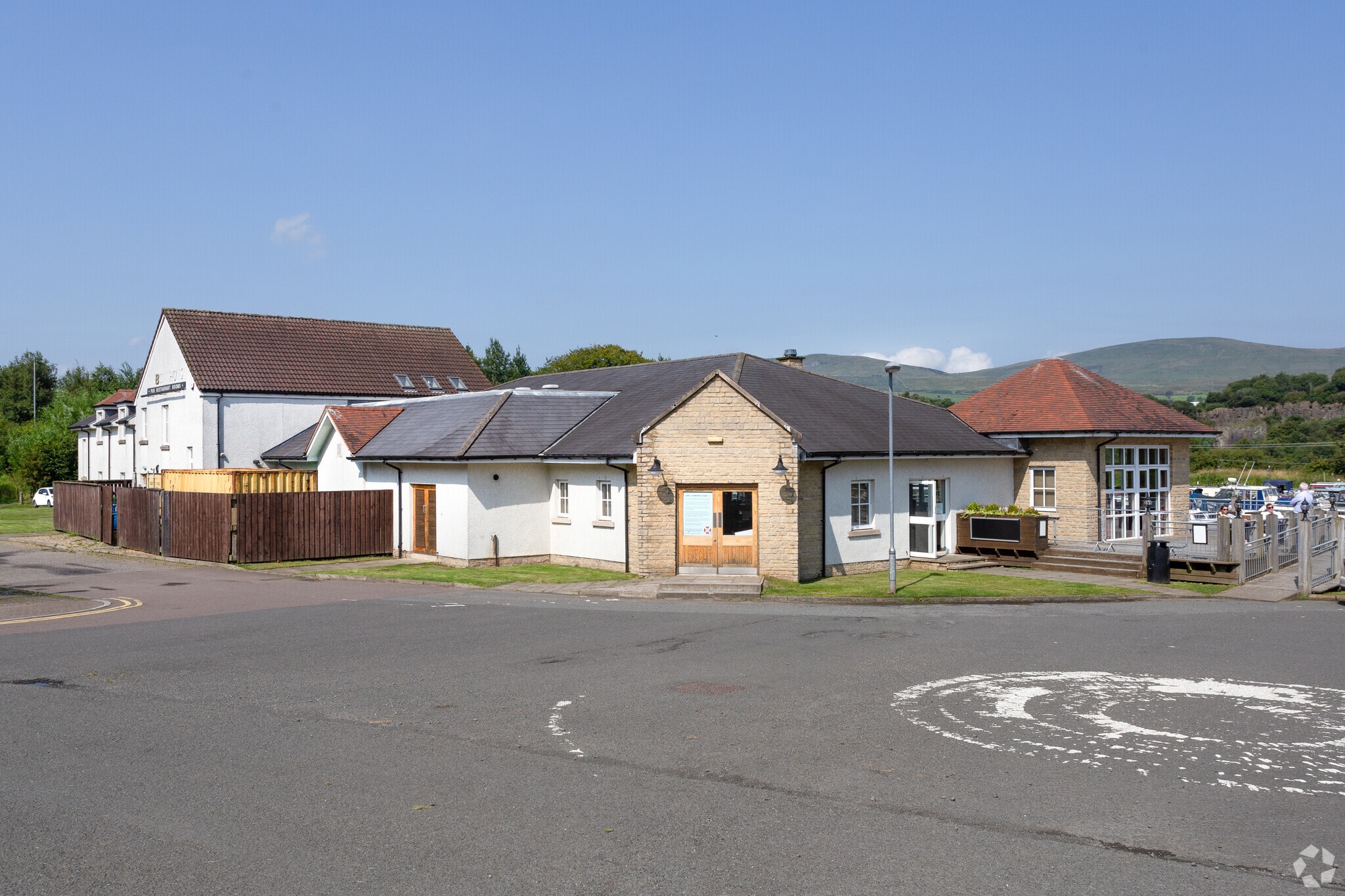 1 Canal Bank, Kilsyth for sale Primary Photo- Image 1 of 1