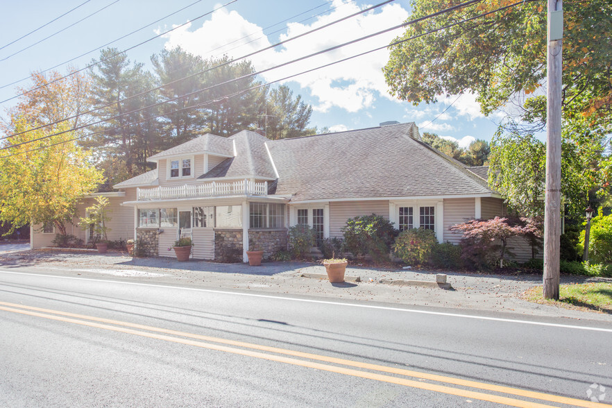 290 Thompson Rd, Webster, MA for lease - Primary Photo - Image 1 of 9