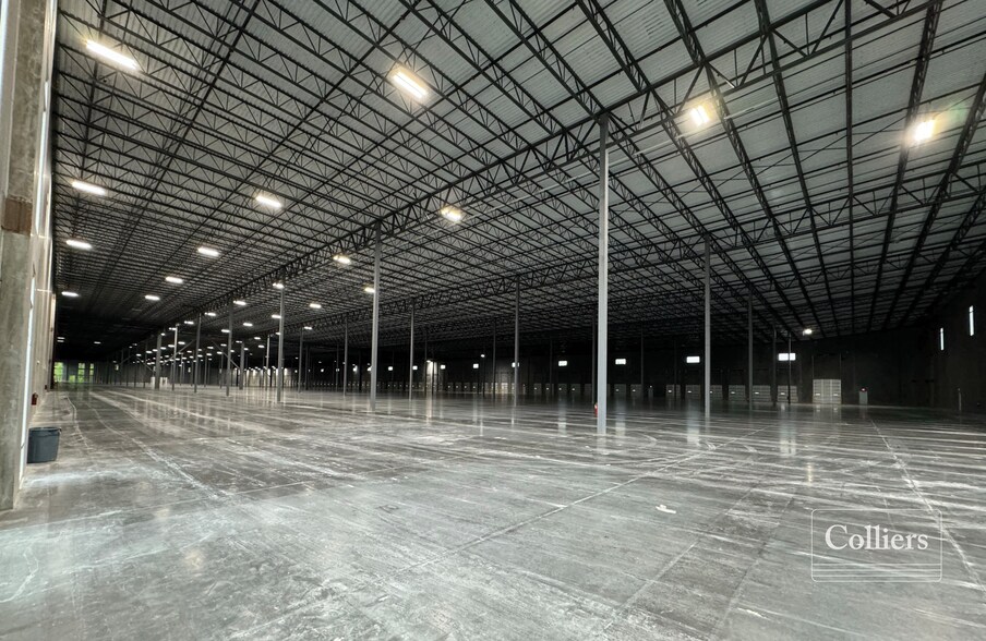 33.922376, -80.952655, Columbia, SC for lease - Interior Photo - Image 2 of 8