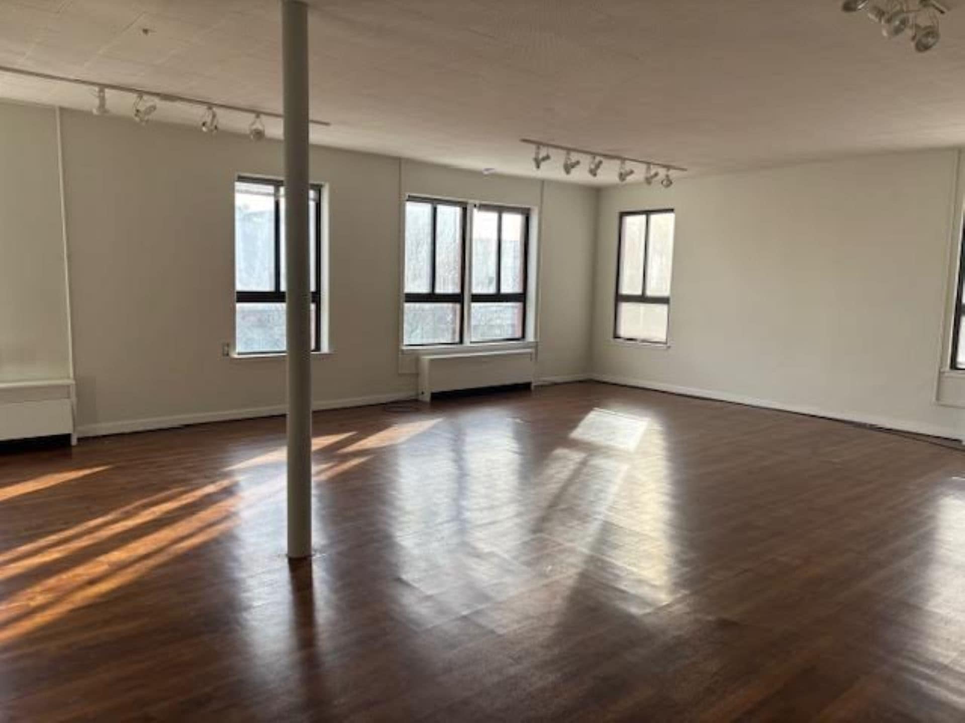 600 S Washington Ave, Royal Oak, MI for lease Interior Photo- Image 1 of 2