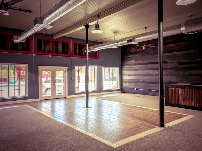 118 S Main St, Weatherford, TX for lease - Building Photo - Image 3 of 17