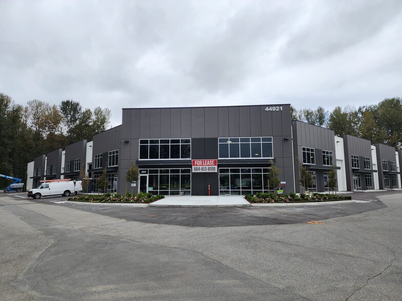 44921 Commercial Crt, Chilliwack, BC for lease - Building Photo - Image 1 of 8