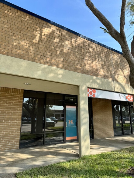 1700-1750 W Sam Houston Pky N, Houston, TX for lease - Building Photo - Image 1 of 19