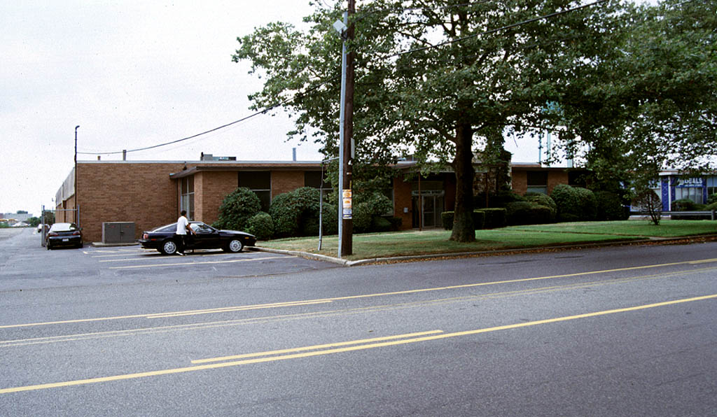 100 Smith St, Farmingdale, NY for lease Primary Photo- Image 1 of 3