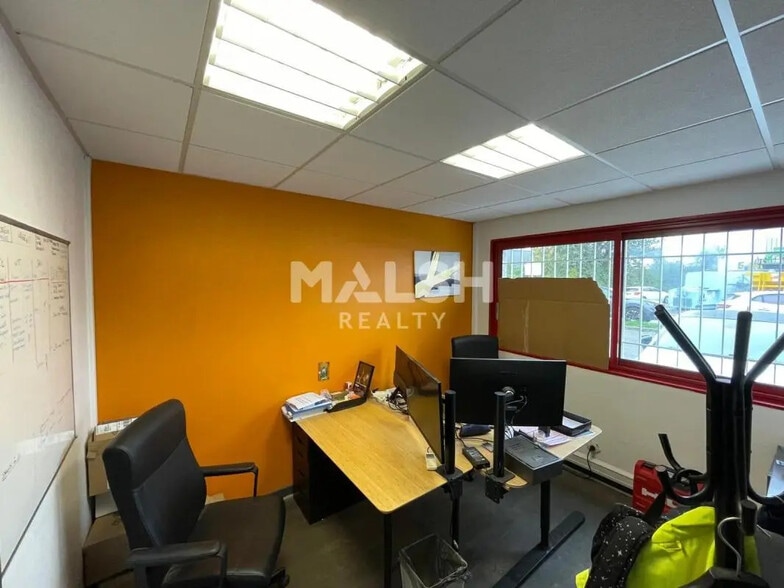Office in Chassieu for lease - Interior Photo - Image 3 of 7