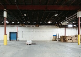 301 Wilber Ave, Champaign, IL for lease Interior Photo- Image 1 of 7