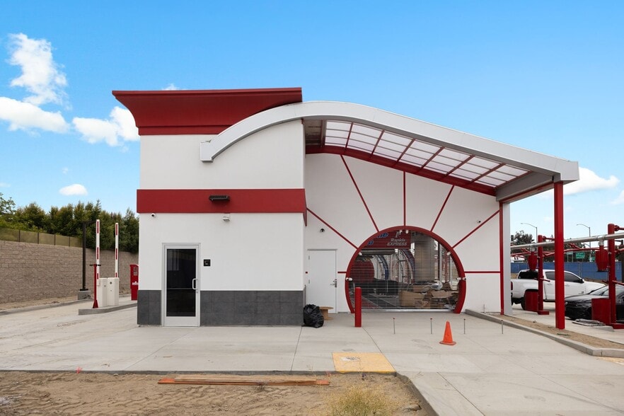 2507 E Ball Rd, Anaheim, CA for sale - Building Photo - Image 2 of 25