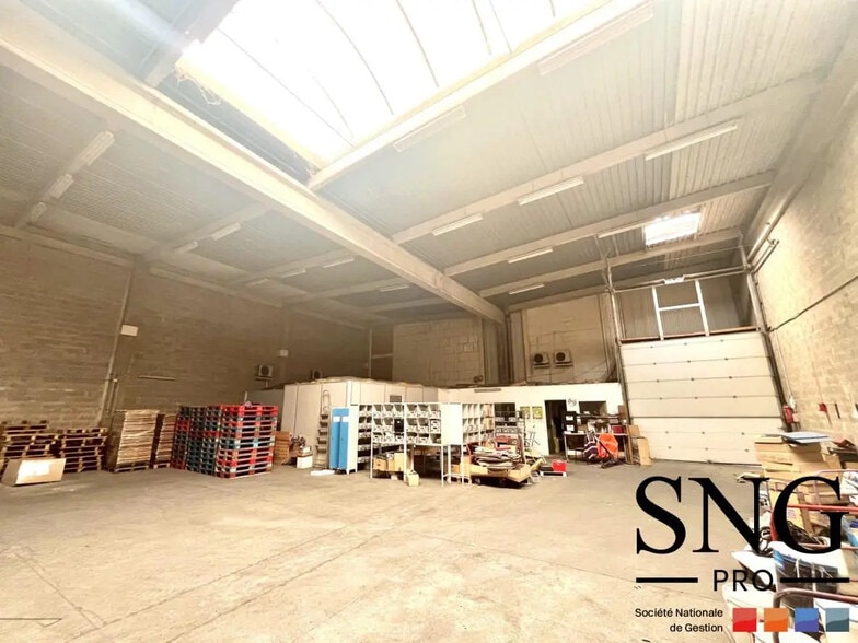 Industrial in Vitrolles for lease - Interior Photo - Image 3 of 12