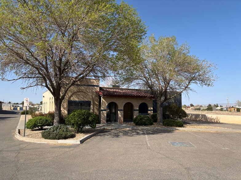 1755 Airway Ave, Kingman, AZ for lease - Primary Photo - Image 1 of 20
