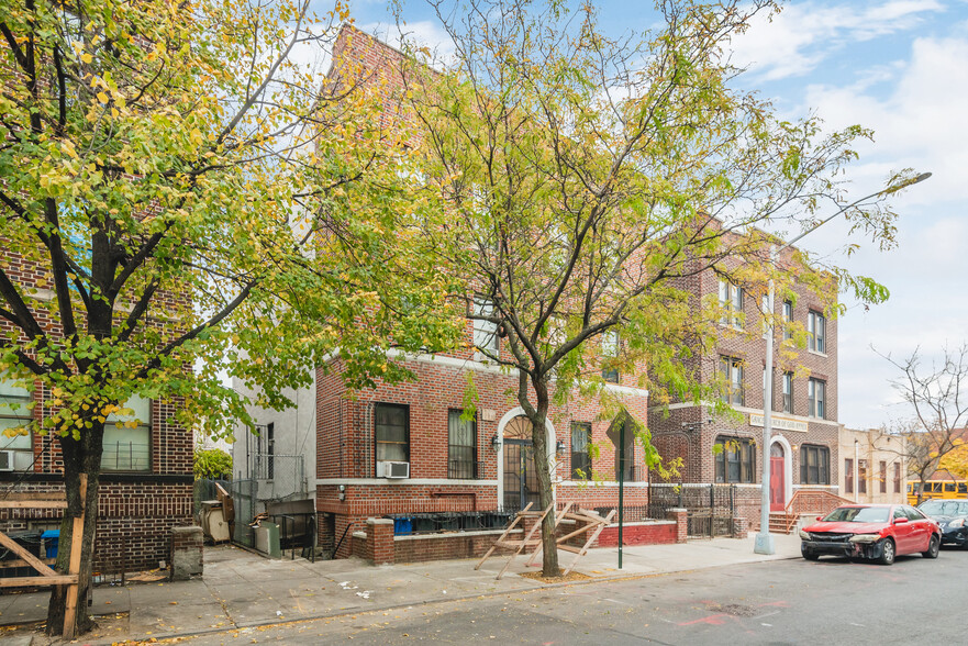 135 Tapscott St, Brooklyn, NY for sale - Primary Photo - Image 1 of 12