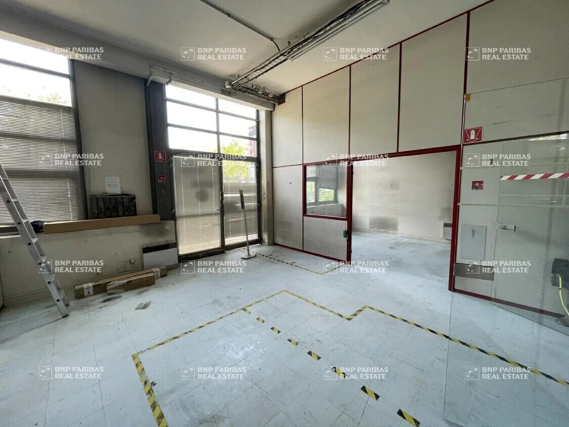 Office in Sucy-en-Brie for lease Interior Photo- Image 1 of 7