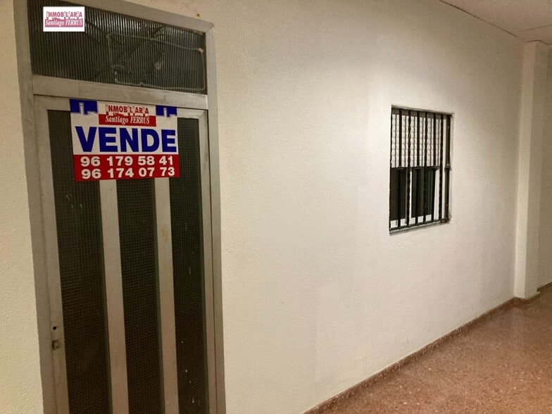 Retail in València for sale - Building Photo - Image 1 of 5