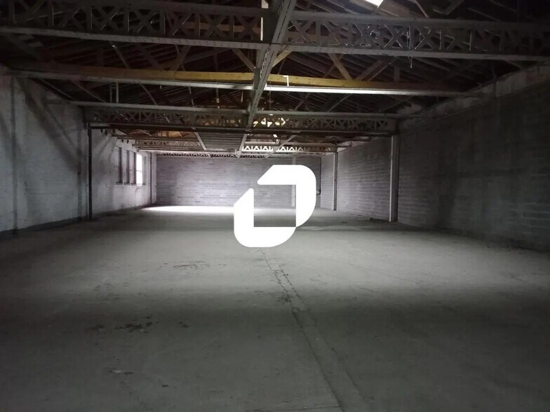 Flex in Roubaix for lease - Interior Photo - Image 2 of 5