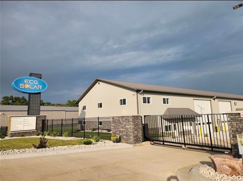 9663 230th Ave, Anamosa, IA for lease - Primary Photo - Image 1 of 18