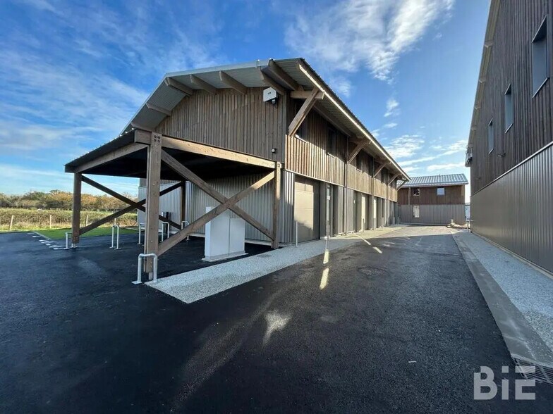 Flex in Le Haillan for sale - Building Photo - Image 2 of 11