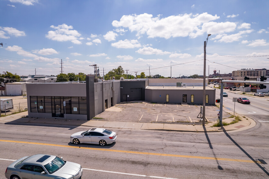 1001 E Central Ave, Wichita, KS for lease - Building Photo - Image 1 of 30