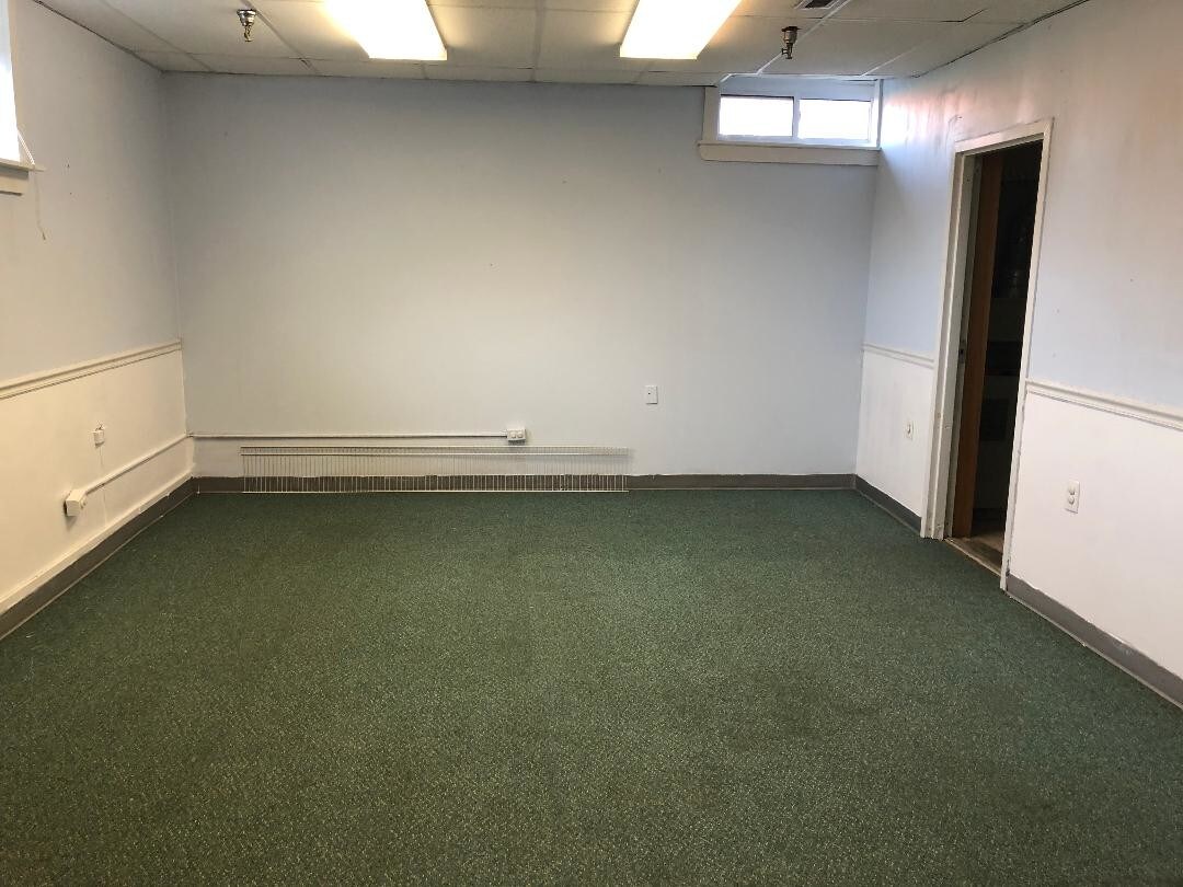 180 Donohoe Rd, Greensburg, PA 15601 WOW Outlets