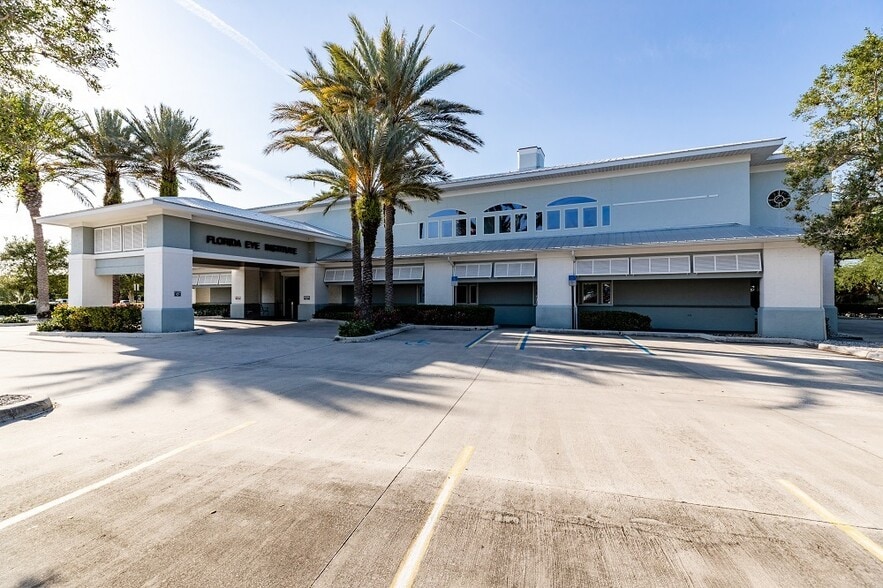 2750 Indian River Blvd, Vero Beach, FL for lease - Building Photo - Image 2 of 12