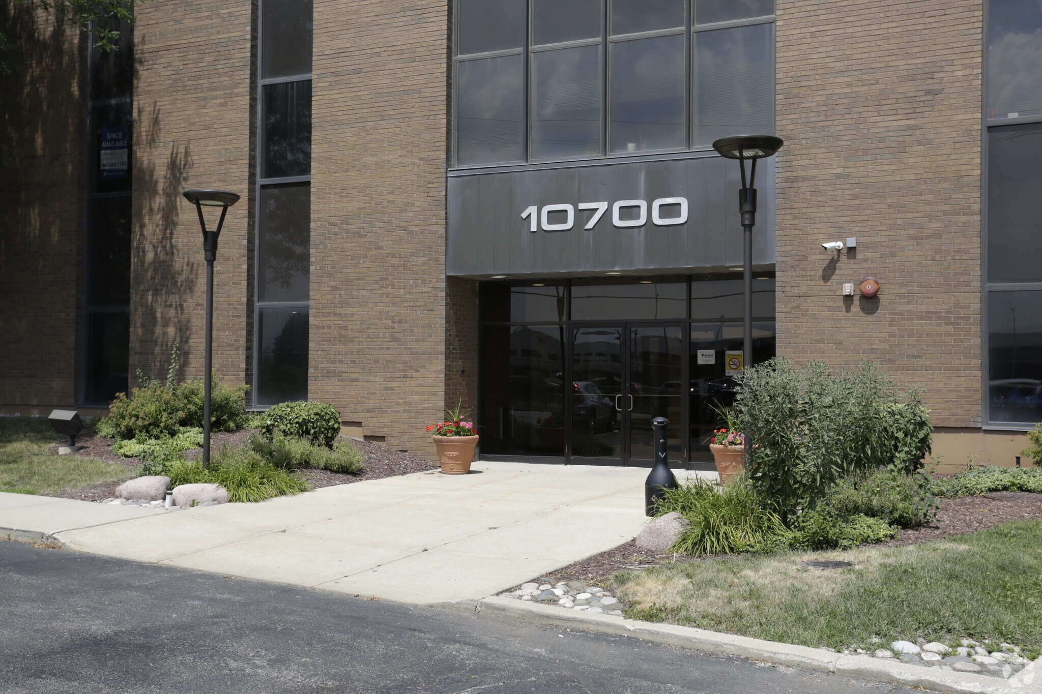 10700 W Higgins Rd, Rosemont, IL 60018 - NorthPointe O'Hare | LoopNet