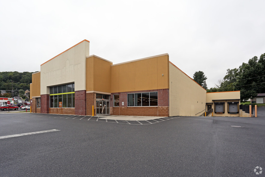 1529 Broadway, Fountain Hill, PA for lease - Primary Photo - Image 1 of 5