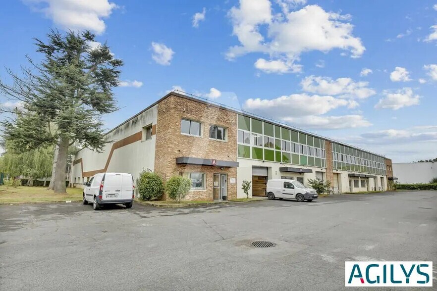 Flex in Les Ulis for lease - Building Photo - Image 1 of 5