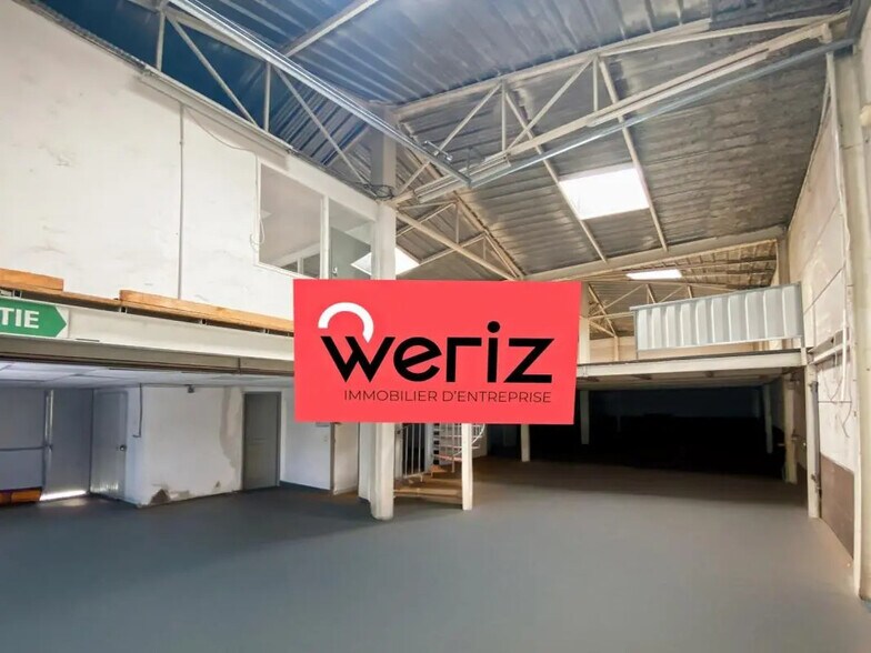 Flex in Marseille for lease - Interior Photo - Image 1 of 6