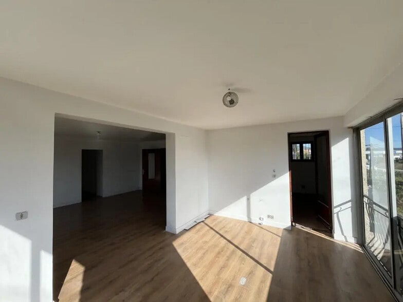 Office in La Farlède for lease - Building Photo - Image 3 of 6