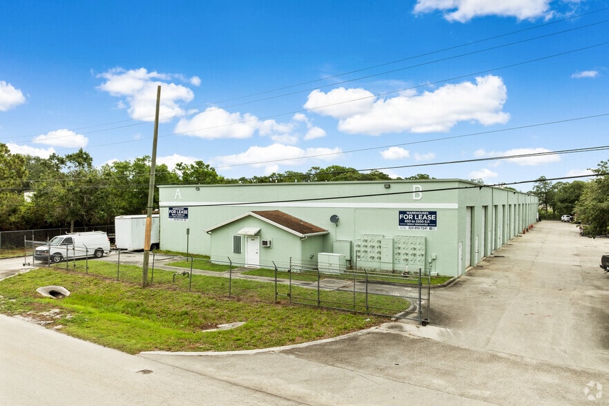 2155 NW Settle Ave, Port Saint Lucie, FL for lease - Building Photo - Image 1 of 8